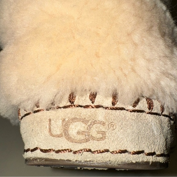 UGG Kestrel Shearling Cuff Boots - Picture 11 of 16